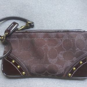 🌸Coach limited edition wristlet EUC